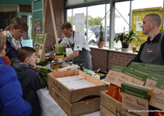 Bij de ingang van kwekerij Groenewegen kon men tot slot ook proeven van soepjes en smoothies, vervaardigd uit lokaal geteelde producten.